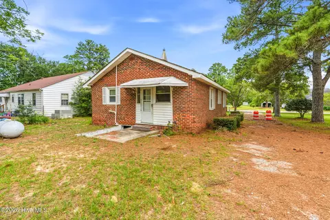 Exterior - 906 Rice St, Hamlet, NC 28345 photo 4 of 6