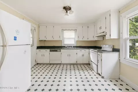 Kitchen - 906 Rice St, Hamlet, NC 28345 photo 1 of 2