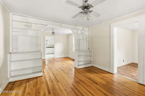 Living - 906 Rice St, Hamlet, NC 28345 photo 1 of 2