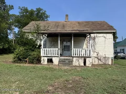 105 2nd St, Laurinburg, NC 28352