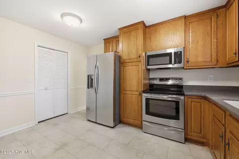 Kitchen - 253 Tall Trees Dr, Pinehurst, NC 28374 photo 4 of 5