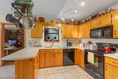 Kitchen - 620 Cardinal Rd, Murphy, NC 28906 photo 2 of 3