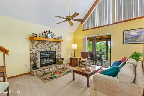Living - 620 Cardinal Rd, Murphy, NC 28906 photo 5 of 6