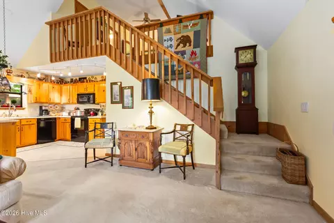 Entry Way - 620 Cardinal Rd, Murphy, NC 28906 photo 2 of 3