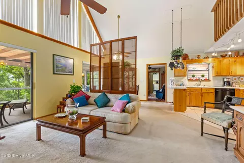 Living - 620 Cardinal Rd, Murphy, NC 28906 photo 6 of 6