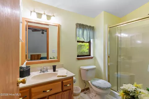 Bath - 620 Cardinal Rd, Murphy, NC 28906 photo 4 of 6