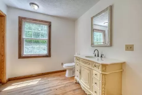 Bath - 92 Ogreeta Rd, Murphy, NC 28906 photo 3 of 3