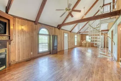 Living - 92 Ogreeta Rd, Murphy, NC 28906 photo 2 of 3