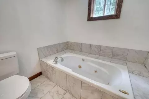 Bath - 92 Ogreeta Rd, Murphy, NC 28906 photo 2 of 3