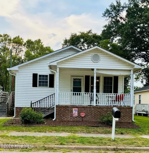 810 E Saint John St, Tarboro, NC 27886