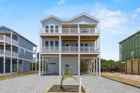 24 Porpoise Pl, North Topsail Beach, NC 28460