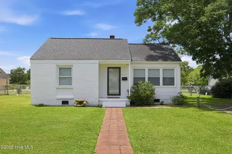 813 N 20th St, Morehead City, NC 28557