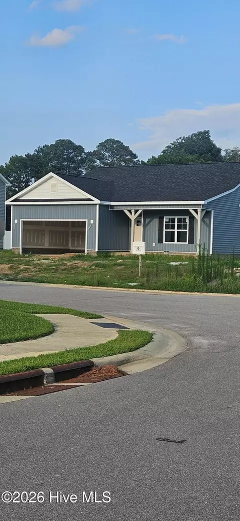 3229 Meadow Dr, Farmville, NC 27828