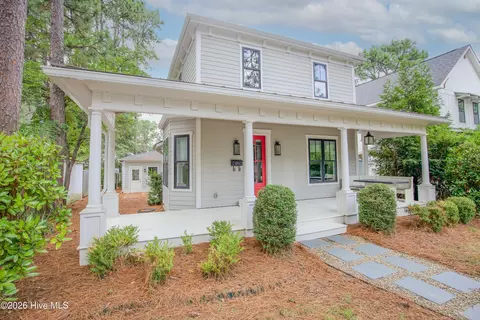 170 E Delaware Ave, Southern Pines, NC 28387