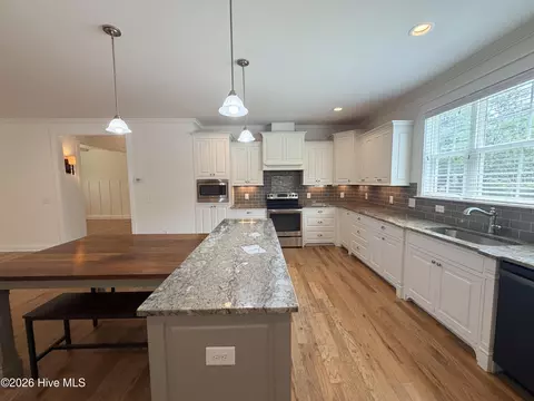 Kitchen - 85 Dundee Rd, Pinehurst, NC 28374 photo 5 of 8