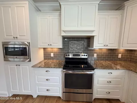 Kitchen - 85 Dundee Rd, Pinehurst, NC 28374 photo 7 of 8