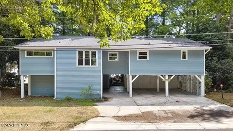 2902 Canal Cove Rd, Lake Waccamaw, NC 28450
