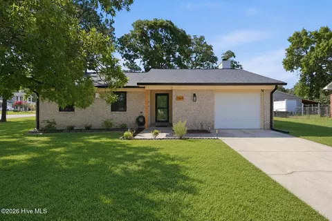 7364 Pebblebrook Dr, Fayetteville, NC 28314