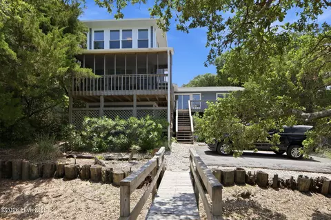 3904 Emerald Dr, Emerald Isle, NC 28594