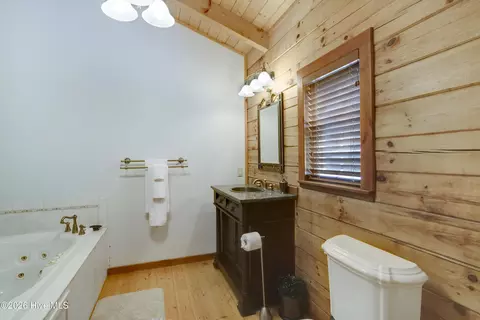 Bath - 365 Orchard Dr, Murphy, NC 28906 photo 2 of 5