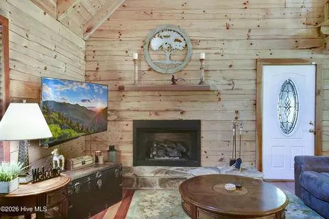 Living - 365 Orchard Dr, Murphy, NC 28906 photo 5 of 5