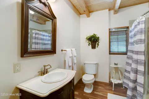Bath - 365 Orchard Dr, Murphy, NC 28906 photo 1 of 5