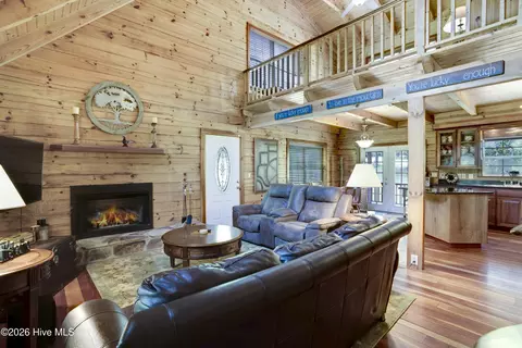 Living - 365 Orchard Dr, Murphy, NC 28906 photo 2 of 5