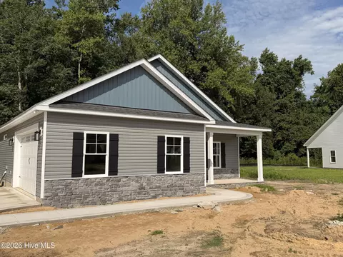 3726 Chatsworth Dr, La Grange, NC 28551
