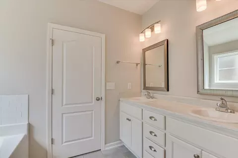 Bath - 761 Goodale Dr, Augusta, GA 30909 photo 4 of 5