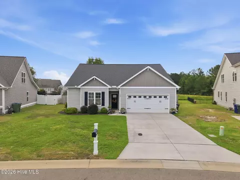 1520 Penncross Dr, Greenville, NC 27834