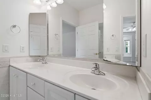 Bath - 190 Canter Ln, Pinehurst, NC 28374 photo 1 of 4