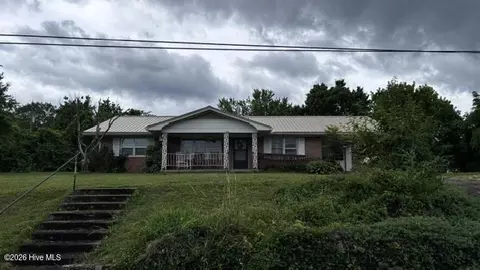 17 Moore St, Andrews, NC 28901