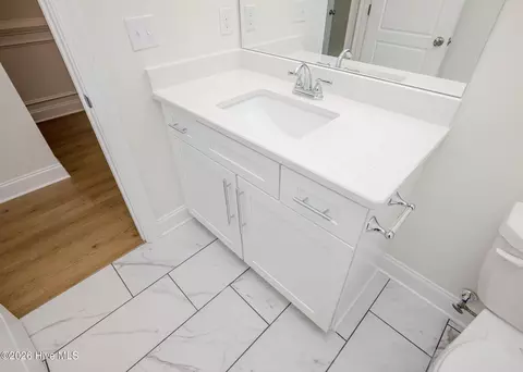 Bath - 1077 W Berkley Ct, Thomson, GA 30824 photo 6 of 6