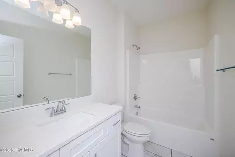 Bath - 1077 W Berkley Ct, Thomson, GA 30824 photo 5 of 6