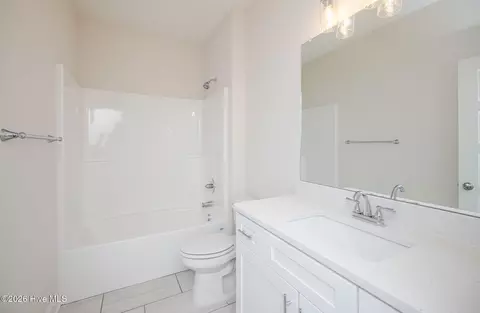 Bath - 1280 Acadia Dr, Thomson, GA 30824 photo 3 of 4
