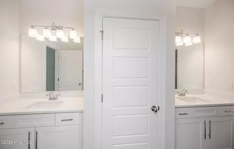 Bath - 1280 Acadia Dr, Thomson, GA 30824 photo 1 of 4
