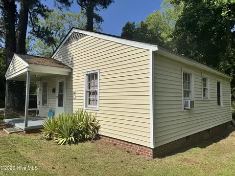 809 Stadiem Dr, Kinston, NC 28501