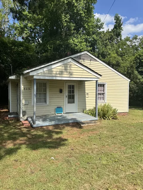 809 Stadiem Dr, Kinston, NC 28501