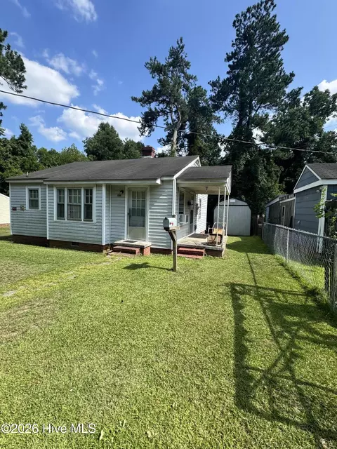 807 Stadiem Dr, Kinston, NC 28501