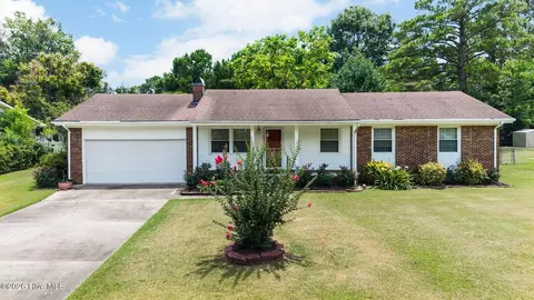414 Thomas Dr, Jacksonville, NC 28546
