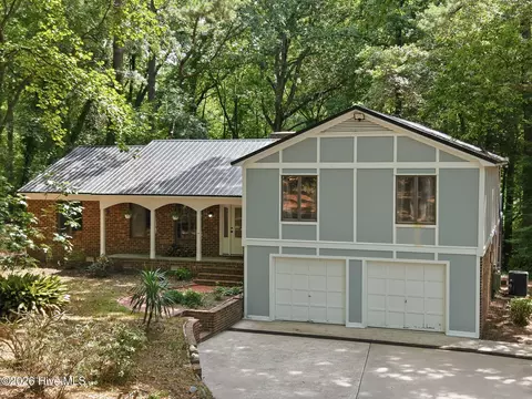 221 Joseph St, Greenville, NC 27858