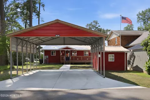 Exterior - 32 S 35 S Teachs Point Rd, Bath, NC 27808 photo 9 of 18