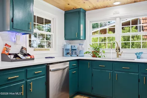 Kitchen - 32 S 35 S Teachs Point Rd, Bath, NC 27808 photo 4 of 5