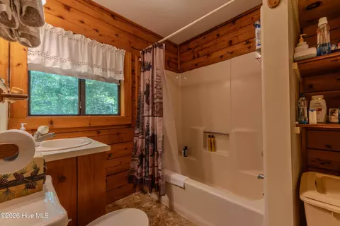 Bath - 110 Abbygale Rd, Murphy, NC 28906 photo 1 of 2