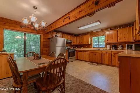 Dining - 110 Abbygale Rd, Murphy, NC 28906 photo 2 of 3