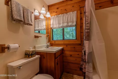 Bath - 110 Abbygale Rd, Murphy, NC 28906 photo 2 of 2