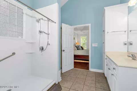 Bath - 703 Harrison Dr, Evans, GA 30809 photo 2 of 3
