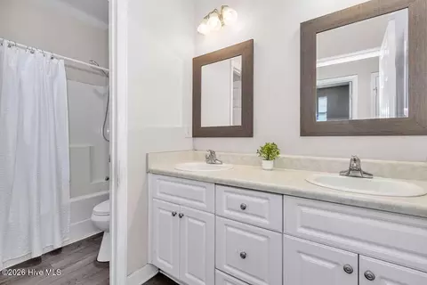 Bath - 703 Harrison Dr, Evans, GA 30809 photo 3 of 3