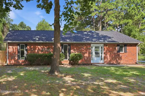 192 Sherrill Loop Rd, Sneads Ferry, NC 28460