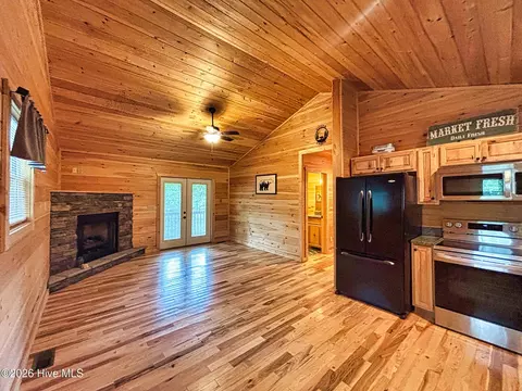 Living - 325 Dawsons Ln, Murphy, NC 28906 photo 1 of 4